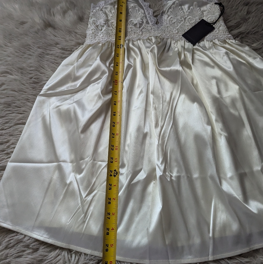 NWT Vanessa Mooney Jolene Dress in White Limited Edition - Picture 12 of 16